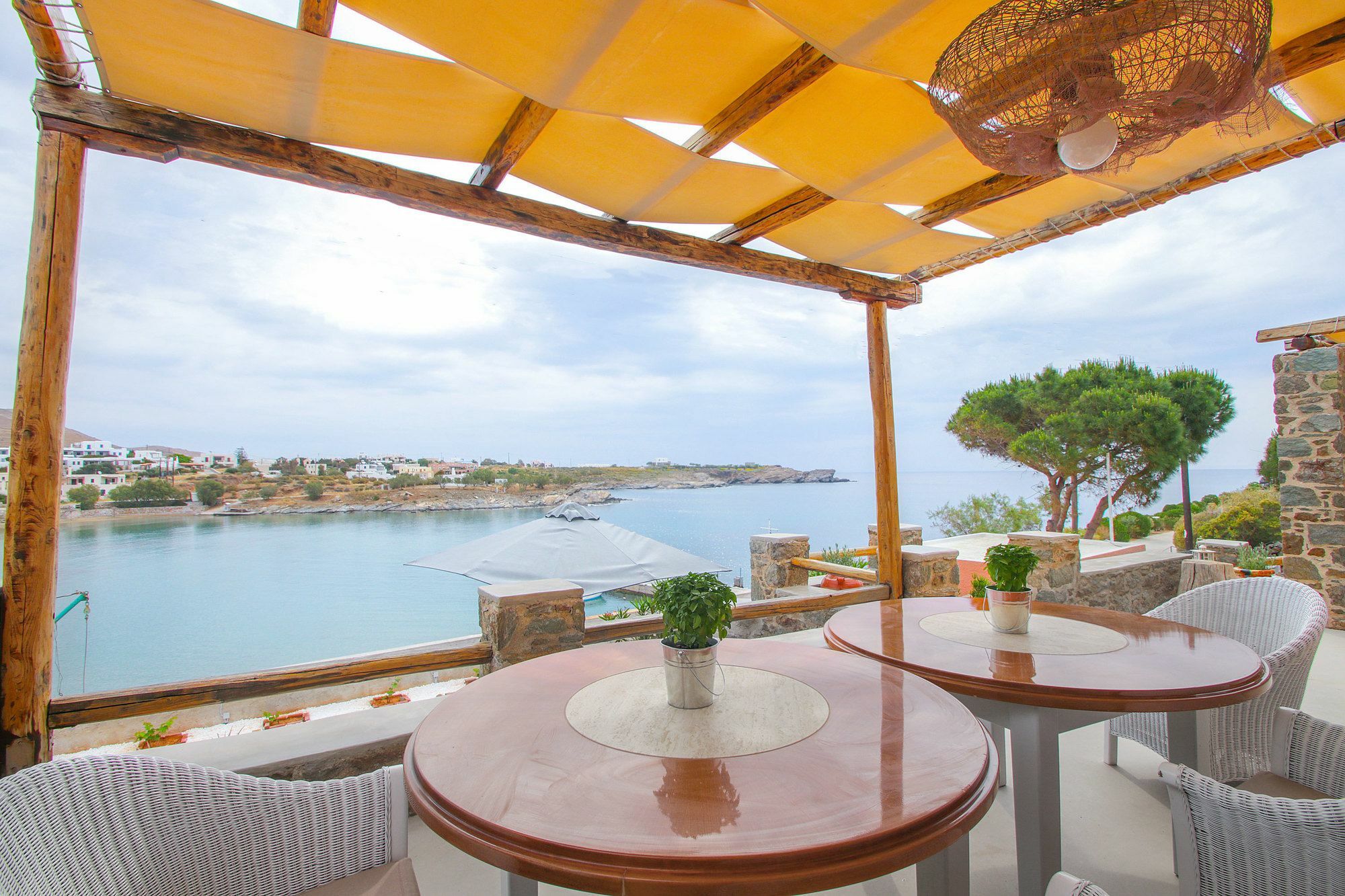 Marconi's Sea Side * Megas Gialos - Nites
